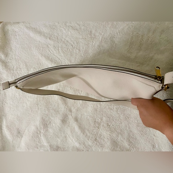 GUCCI LOGO PRINT MESSENGER BAG - Picture 6 of 14